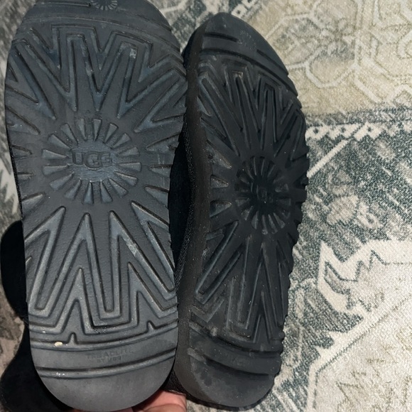 UGG women’s Marciela Black Shearling Boots size 7 - Picture 10 of 10